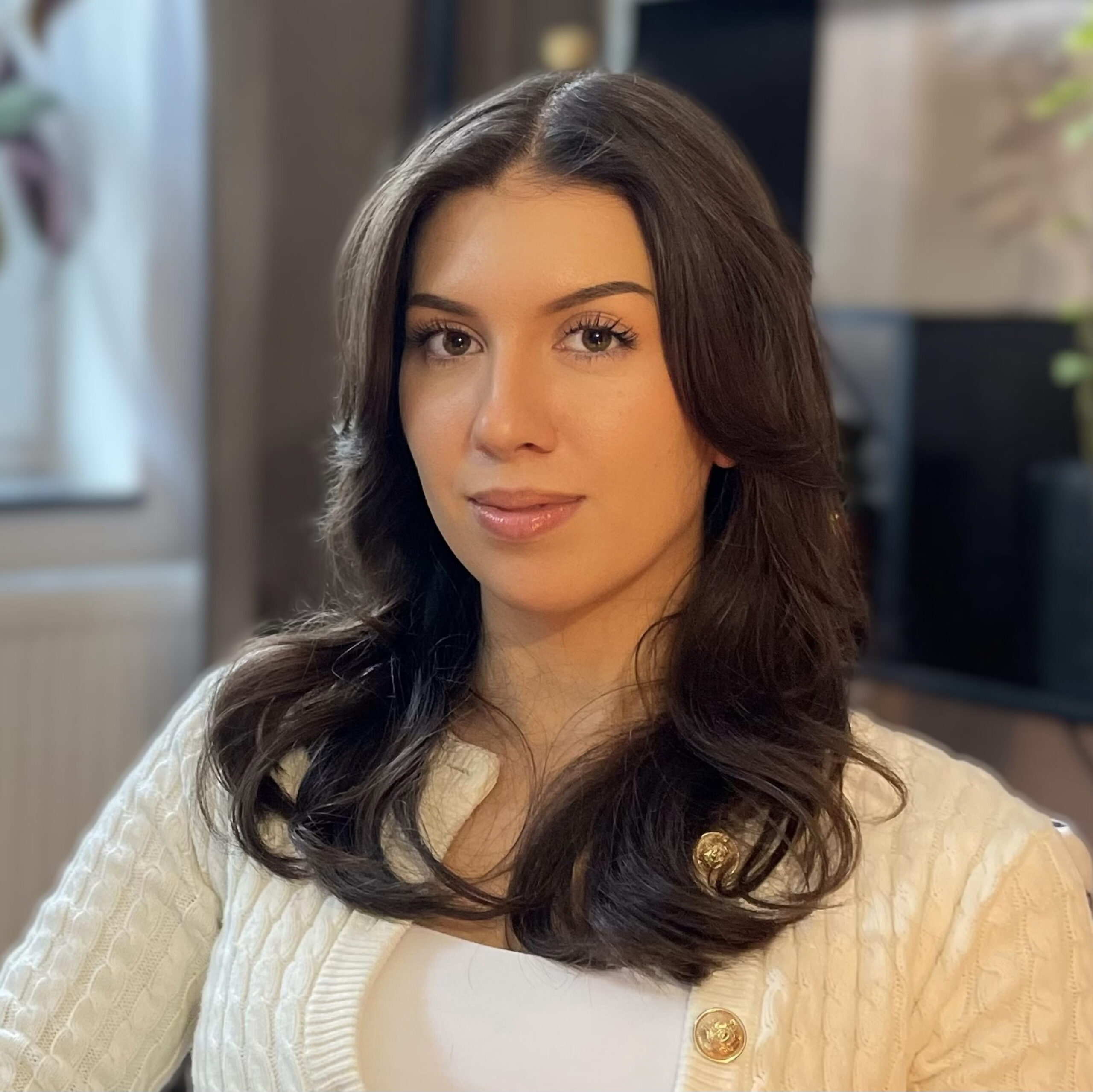 Psycholog Wiktoria Jovanoska z Gabinet Psychologiczny Poznań Anima prowadzi zajęcia pt. Arteterapia w Poznaniu - Warsztaty garncarskie lepienie z gliny